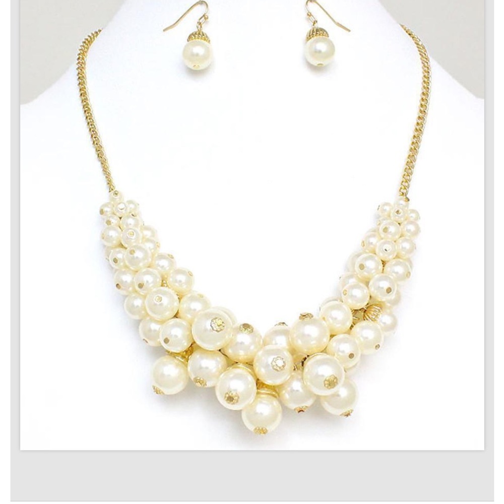 Elegant Pearl Necklace and Earring Set